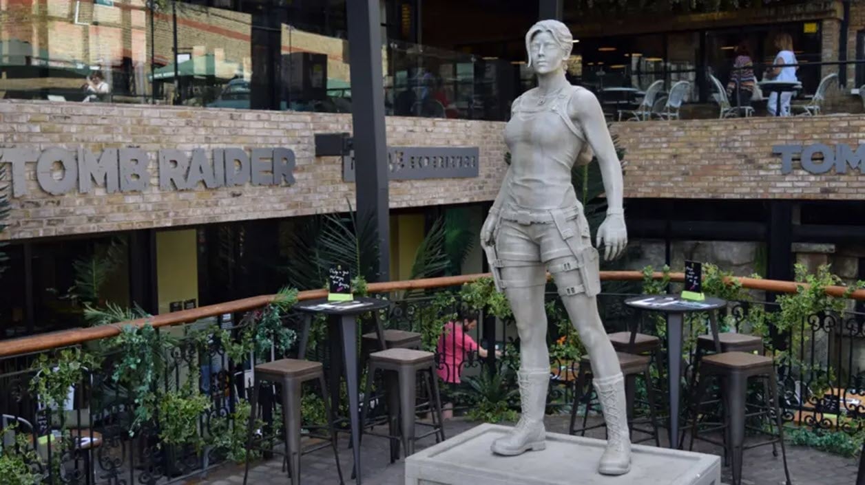Lara Croft statue